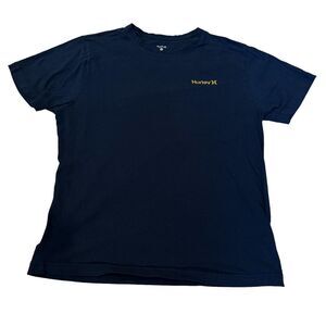 Hurley Island Vibes Tshirt. Size L. Perfect for layering in the‎ fall or summer